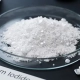 پتاسیم یدید (potassium iodide) 2 پودر پتاسیم یدید آزمایشگاهی بر روی میز